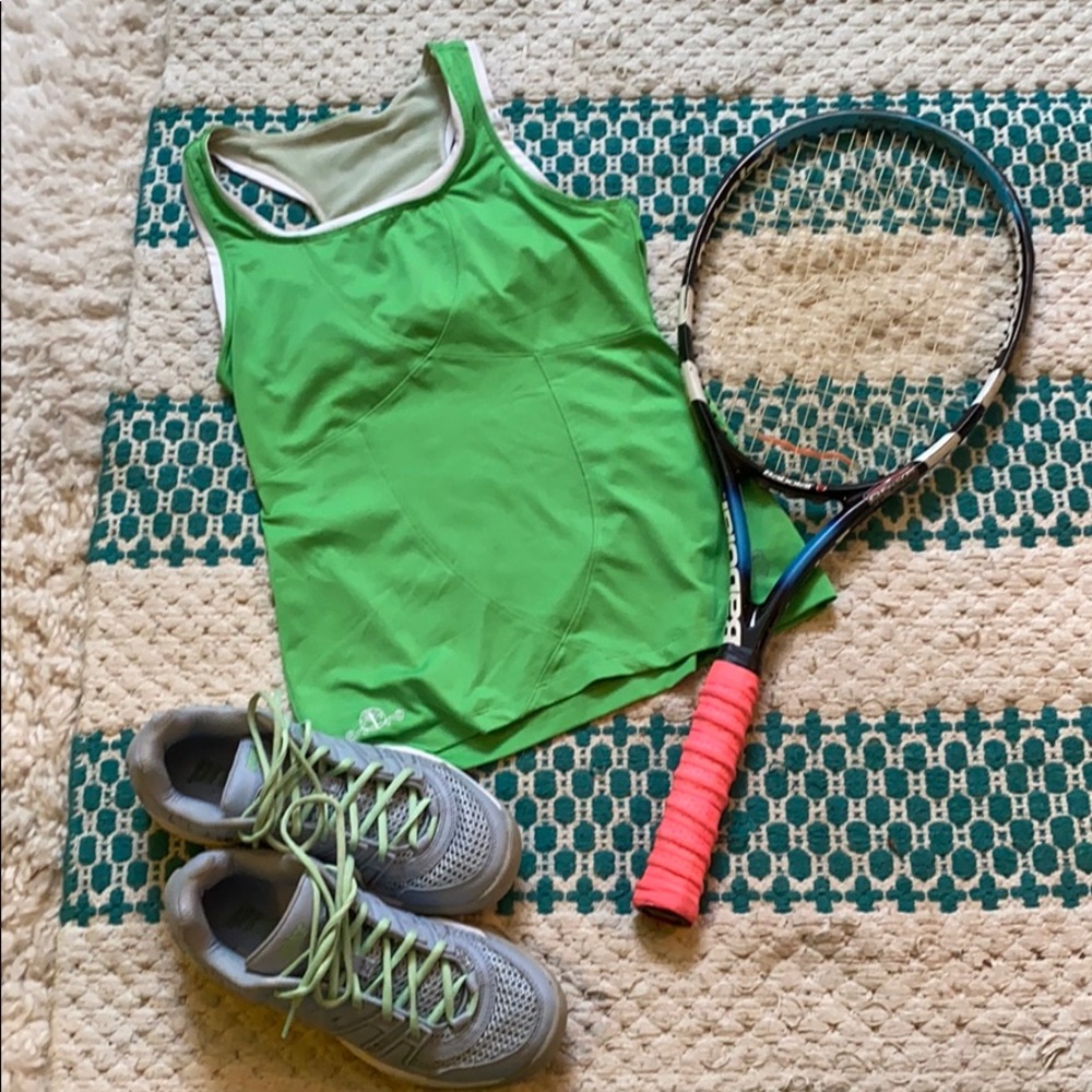 Women’s K-Swiss green medium racer back tank.